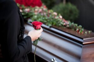 ¿Cómo se pagan las indemnizaciones por muerte por negligencia?