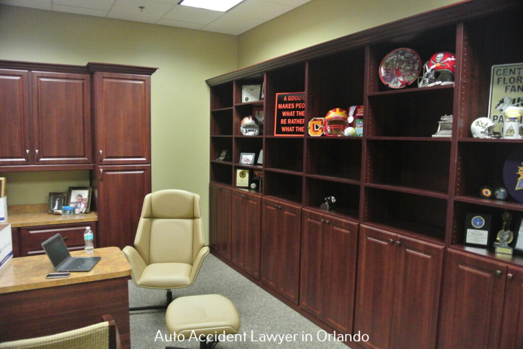 Vista interior del bufete de abogados Michael T. Gibson, P.A. en Orlando
