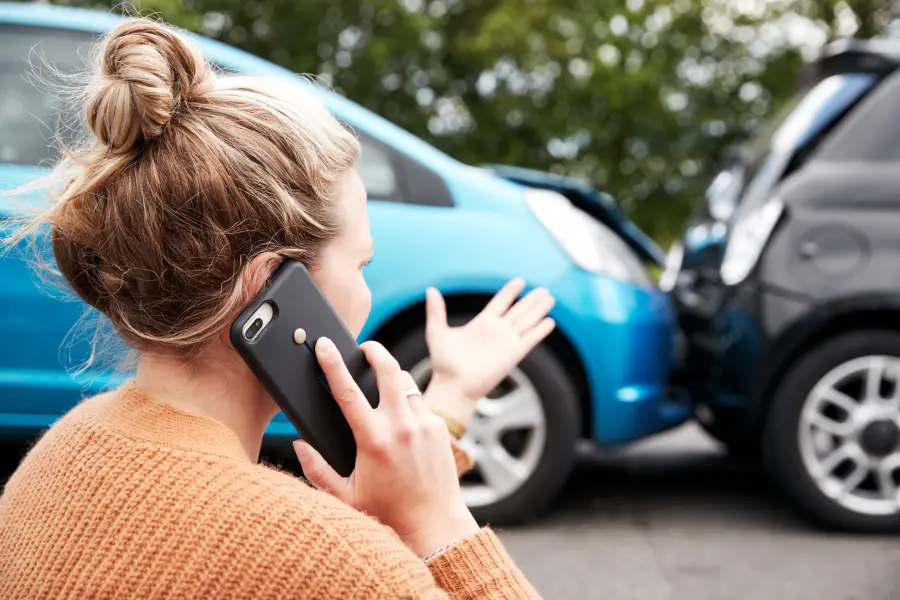 ¿En qué plazo hay que comunicar un accidente de tráfico a la compañía de seguros en Florida?