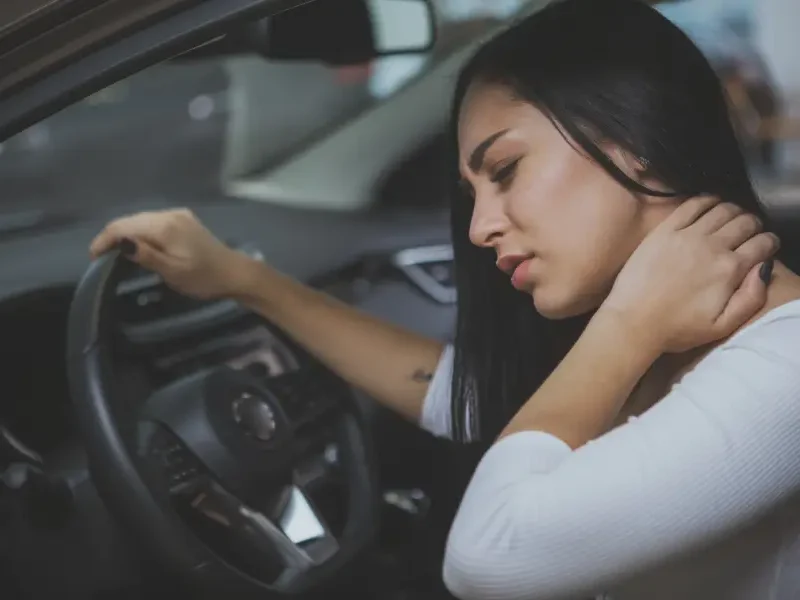¿Cuánto tiempo debería durar el dolor tras un accidente de coche?