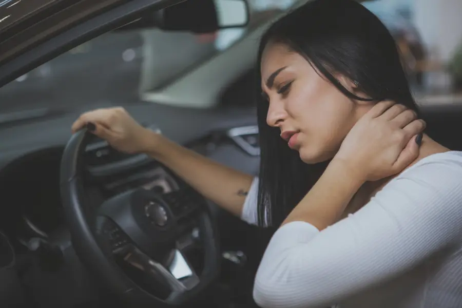¿Cuánto tiempo debería durar el dolor tras un accidente de coche?
